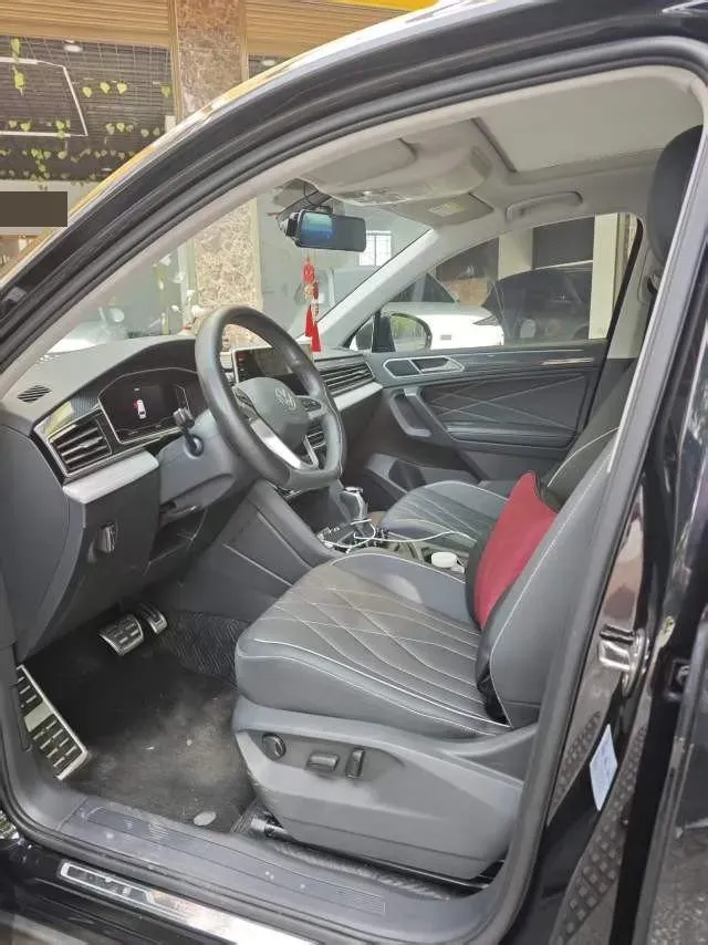 2024 Volkswagen Tiguan L 2.0T 186HP L4 7DCT,autocango,china used car exporter,china ev exporter,chinese used car exporter,chinese used ev exporter