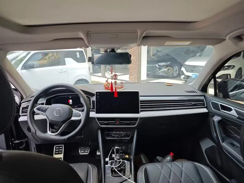 2024 Volkswagen Tiguan L 2.0T 186HP L4 7DCT,autocango,china used car exporter,china ev exporter,chinese used car exporter,chinese used ev exporter