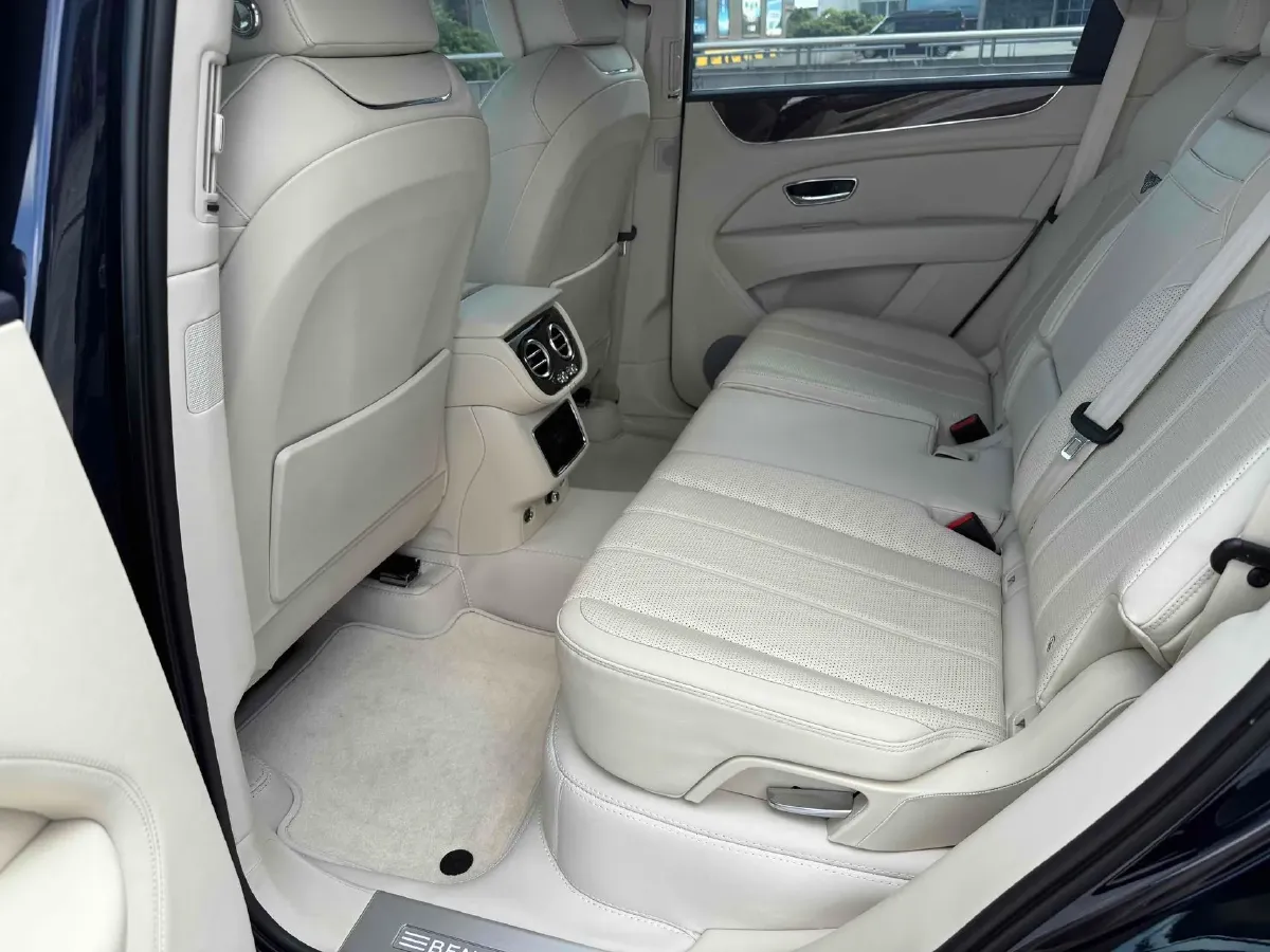 2021 Bentley Bentayga 4.0T 550HP V8 8AT,autocango,china used car exporter,china ev exporter,chinese used car exporter,chinese used ev exporter