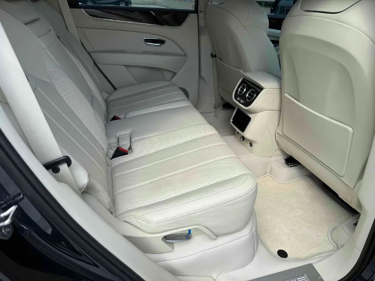 2021 Bentley Bentayga 4.0T 550HP V8 8AT,autocango,china used car exporter,china ev exporter,chinese used car exporter,chinese used ev exporter