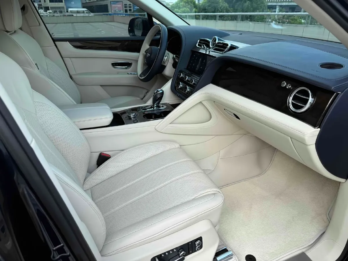 2021 Bentley Bentayga 4.0T 550HP V8 8AT,autocango,china used car exporter,china ev exporter,chinese used car exporter,chinese used ev exporter