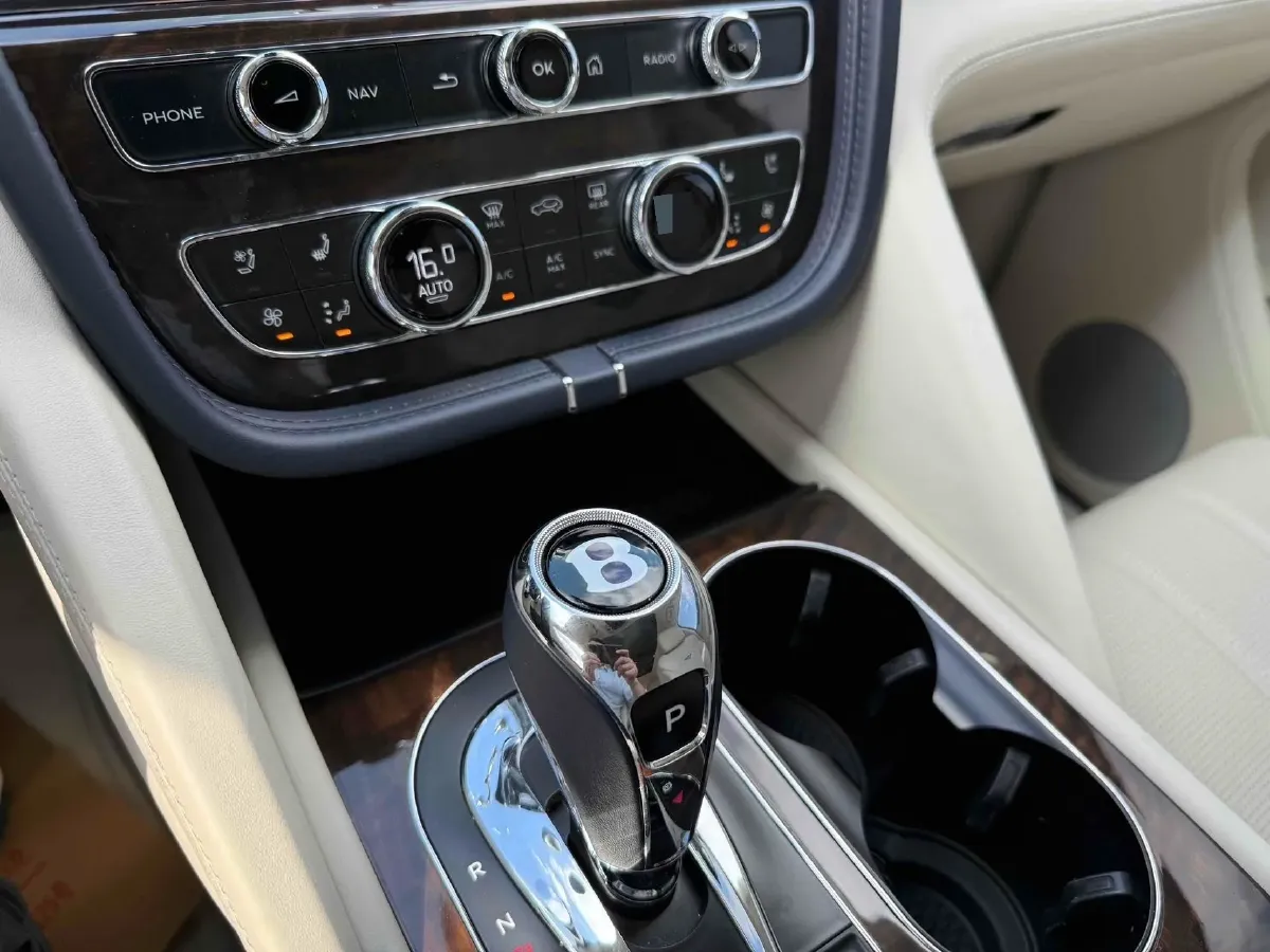 2021 Bentley Bentayga 4.0T 550HP V8 8AT,autocango,china used car exporter,china ev exporter,chinese used car exporter,chinese used ev exporter