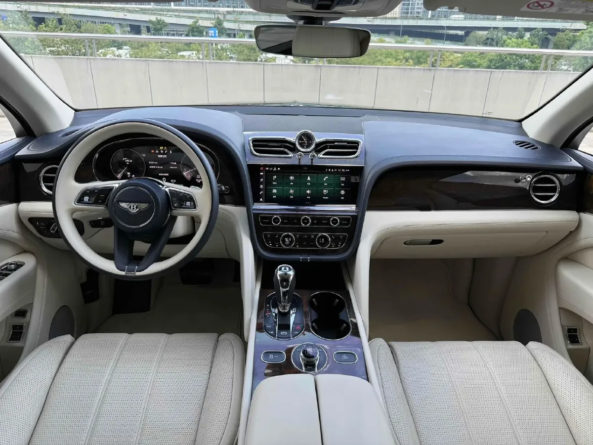 2021 Bentley Bentayga 4.0T 550HP V8 8AT,autocango,china used car exporter,china ev exporter,chinese used car exporter,chinese used ev exporter