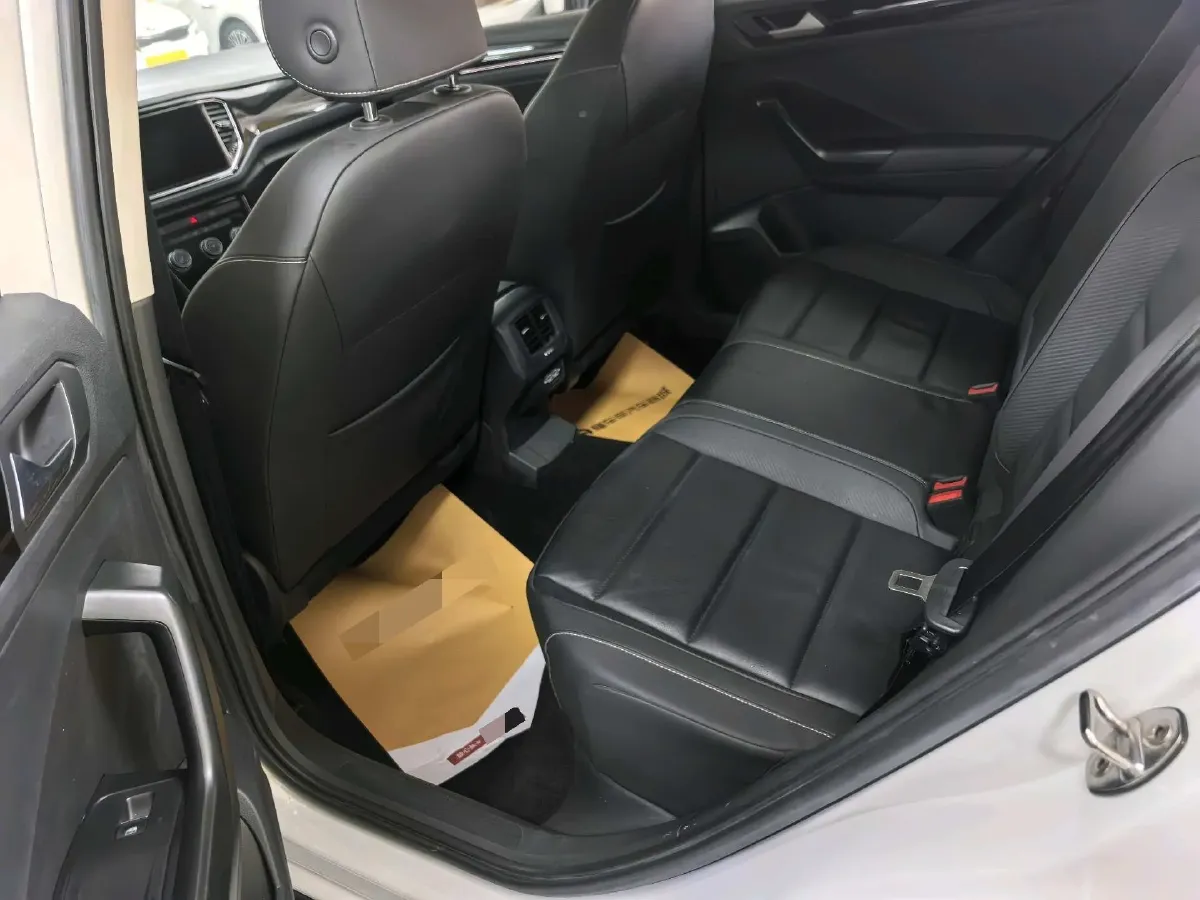 2022 Volkswagen T-Roc 1.4T 150HP L4 7DCT,autocango,china used car exporter,china ev exporter,chinese used car exporter,chinese used ev exporter