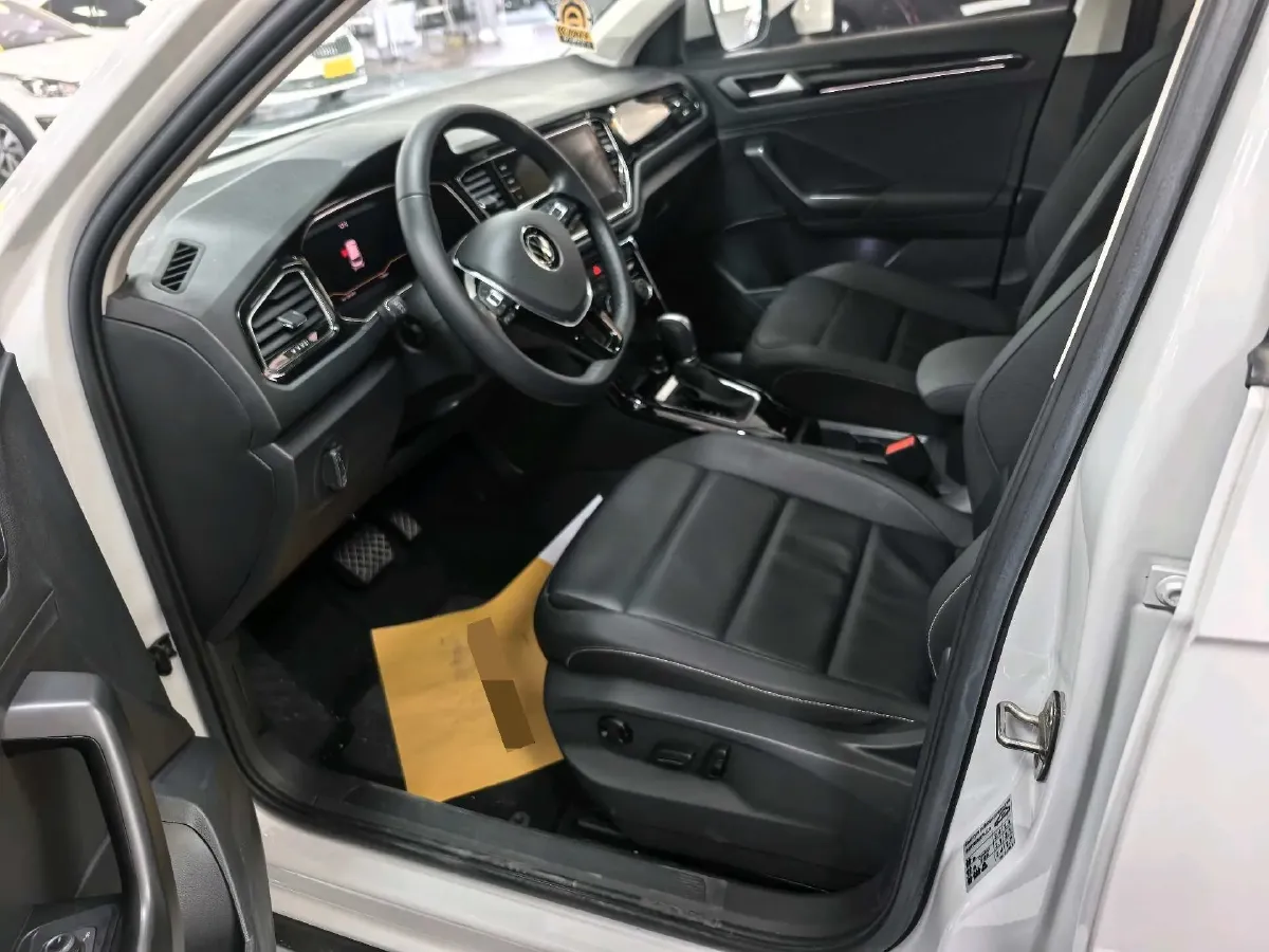 2022 Volkswagen T-Roc 1.4T 150HP L4 7DCT,autocango,china used car exporter,china ev exporter,chinese used car exporter,chinese used ev exporter
