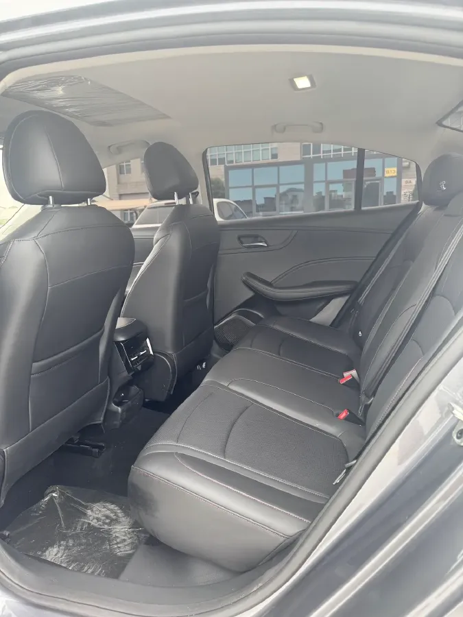 2023 Roewe i5 1.5L 129HP L4 5MT,autocango,china used car exporter,china ev exporter,chinese used car exporter,chinese used ev exporter