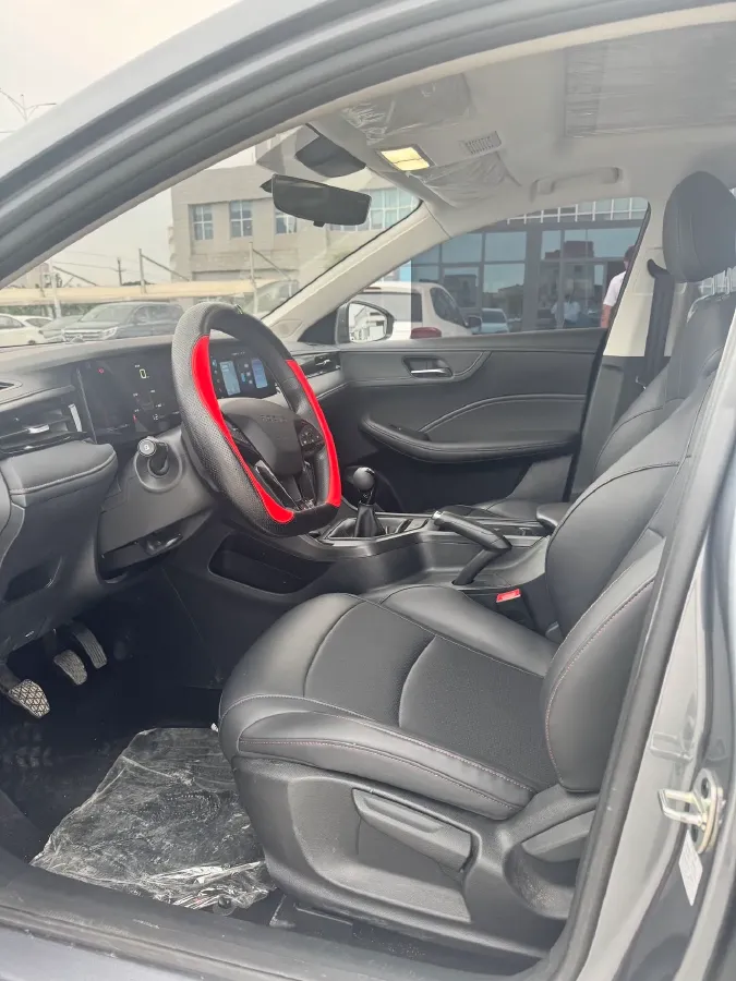 2023 Roewe i5 1.5L 129HP L4 5MT,autocango,china used car exporter,china ev exporter,chinese used car exporter,chinese used ev exporter