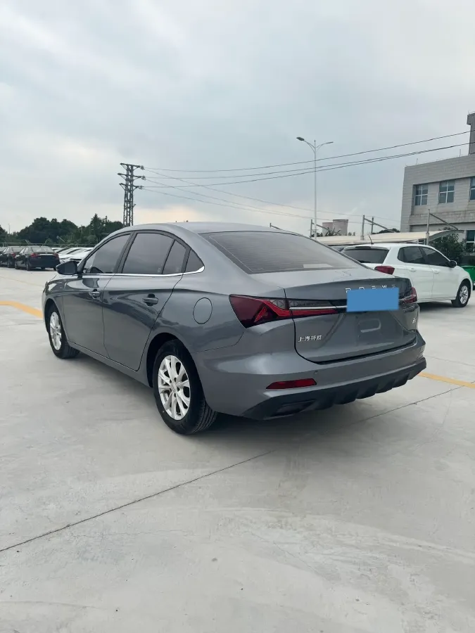 2023 Roewe i5 1.5L 129HP L4 5MT,autocango,china used car exporter,china ev exporter,chinese used car exporter,chinese used ev exporter