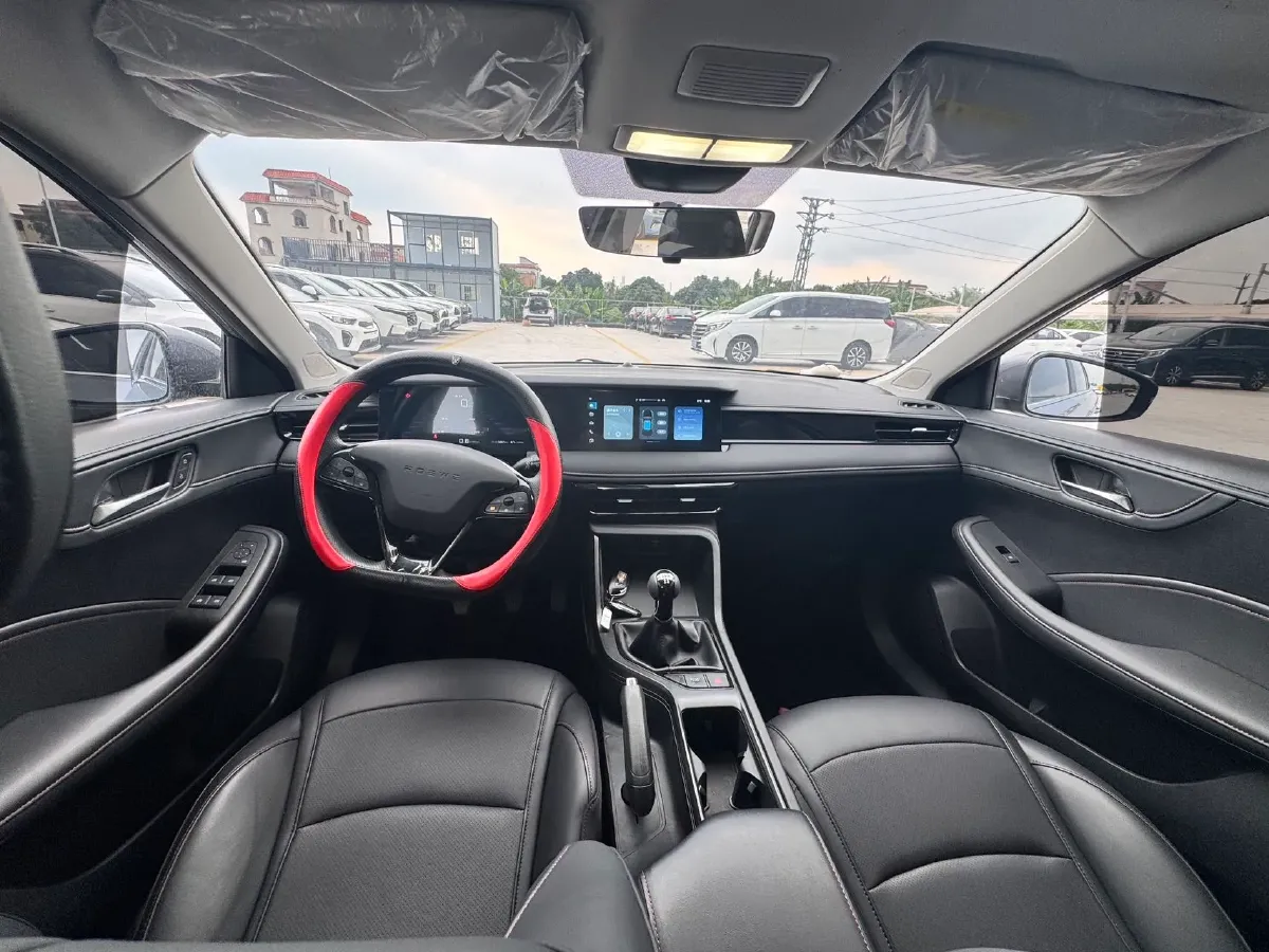 2023 Roewe i5 1.5L 129HP L4 5MT,autocango,china used car exporter,china ev exporter,chinese used car exporter,chinese used ev exporter