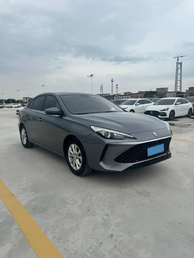 2023 Roewe i5 1.5L 129HP L4 5MT,autocango,china used car exporter,china ev exporter,chinese used car exporter,chinese used ev exporter
