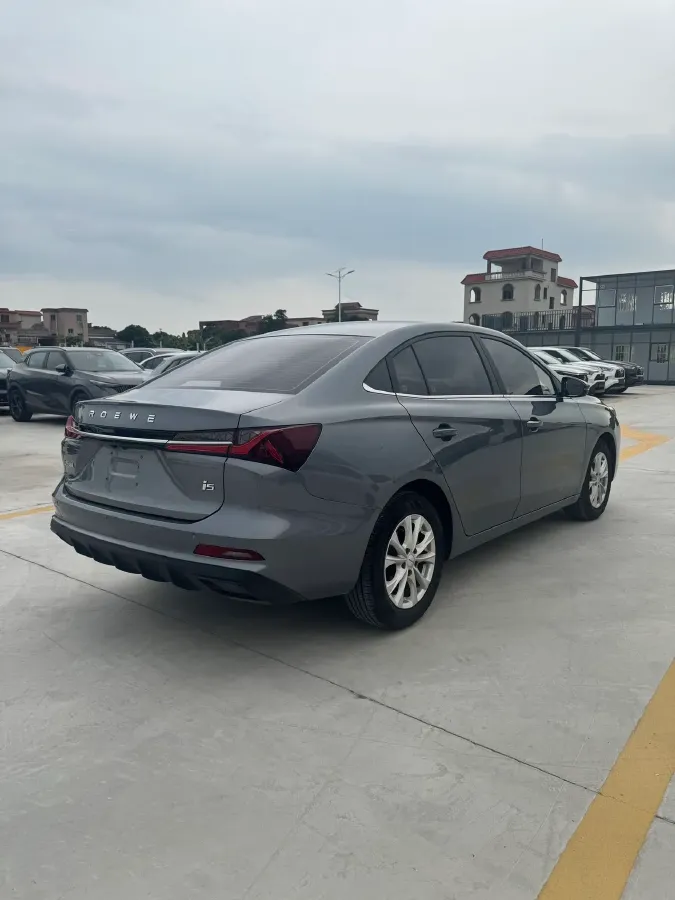 2023 Roewe i5 1.5L 129HP L4 5MT,autocango,china used car exporter,china ev exporter,chinese used car exporter,chinese used ev exporter