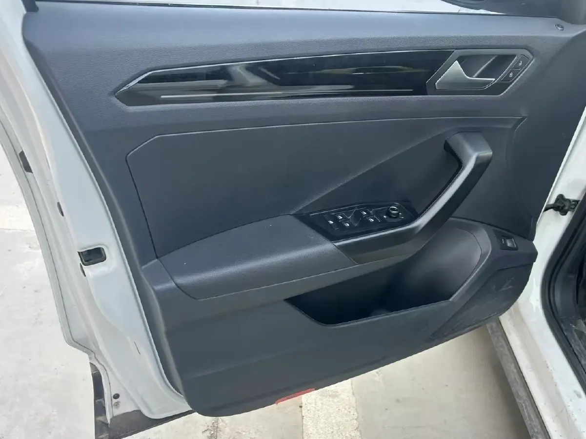 2022 Volkswagen T-Roc 1.4T 150HP L4 7DCT,autocango,china used car exporter,china ev exporter,chinese used car exporter,chinese used ev exporter