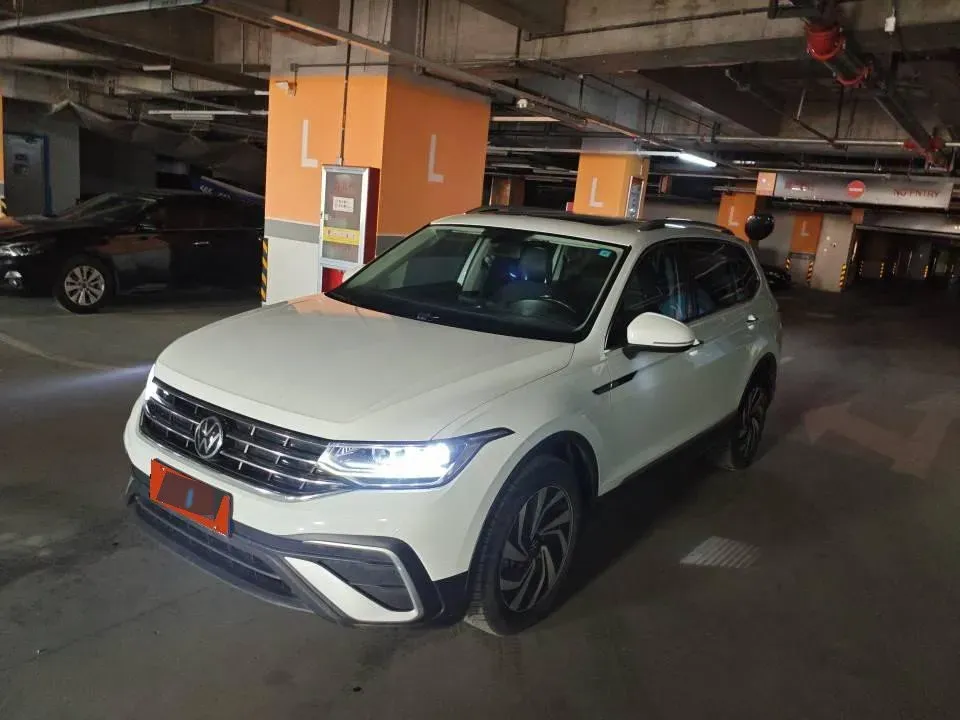 2023 Volkswagen Tiguan L 1.5T 160HP L4 7DCT,autocango,china used car exporter,china ev exporter,chinese used car exporter,chinese used ev exporter