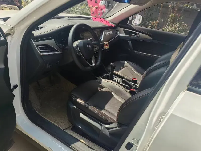 2018 ChangAn CS35 Plus 1.6L 128HP L4 5MT,autocango,china used car exporter,china ev exporter,chinese used car exporter,chinese used ev exporter