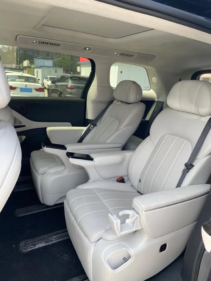 2025 Voyah Dream 1.5T 150HP L4 PHEV 41.7KWH,autocango,china used car exporter,china ev exporter,chinese used car exporter,chinese used ev exporter