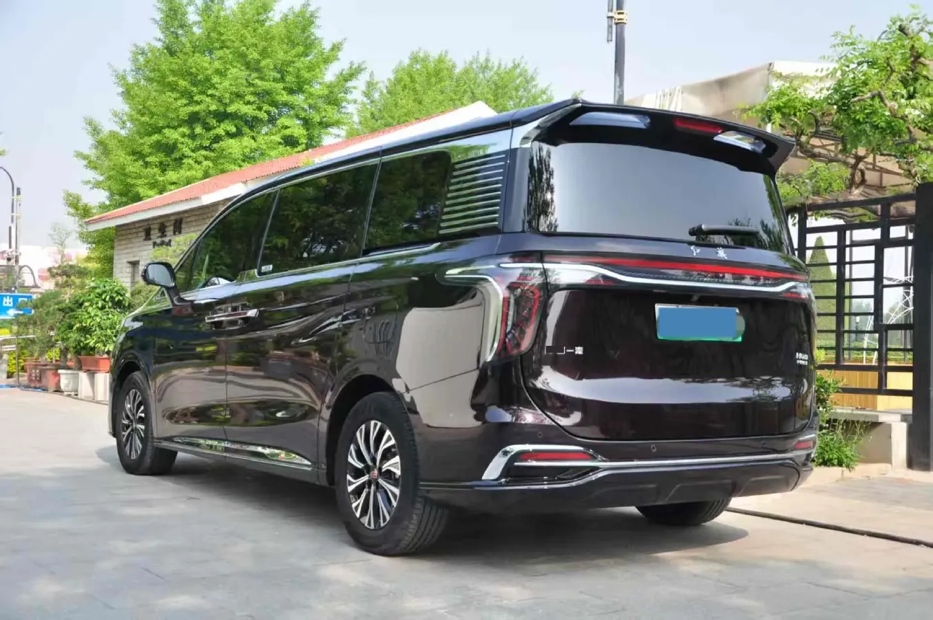 2024 HongQi HQ9 2.0T 163HP L4 1DHT PHEV 20.14KWH,autocango,china used car exporter,china ev exporter,chinese used car exporter,chinese used ev exporter