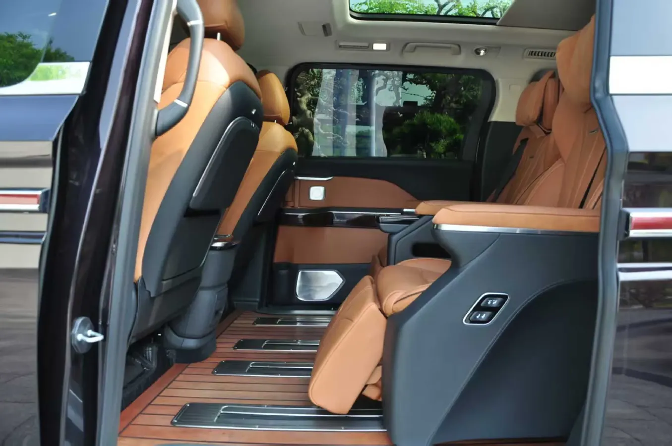 2024 HongQi HQ9 2.0T 163HP L4 1DHT PHEV 20.14KWH,autocango,china used car exporter,china ev exporter,chinese used car exporter,chinese used ev exporter