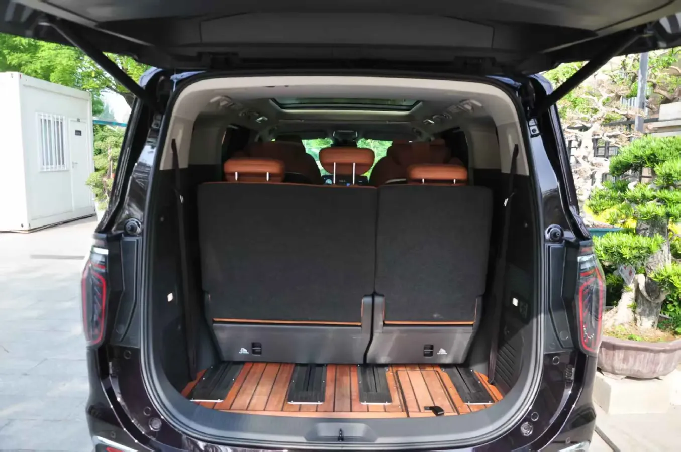 2024 HongQi HQ9 2.0T 163HP L4 1DHT PHEV 20.14KWH,autocango,china used car exporter,china ev exporter,chinese used car exporter,chinese used ev exporter