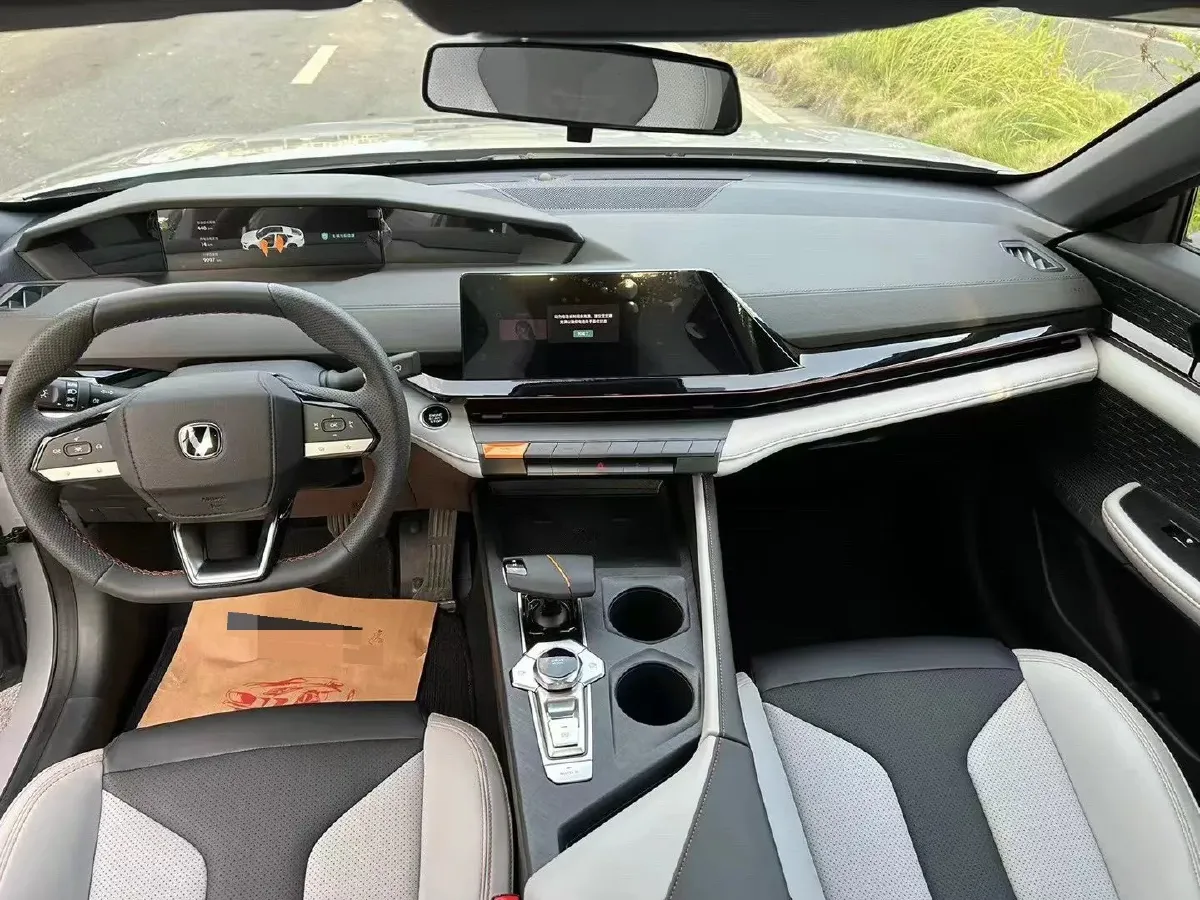 2024 ChangAn UNI-V iDD 1.5L 110HP L4 E-CVT PHEV 18.99KWH,autocango,china used car exporter,china ev exporter,chinese used car exporter,chinese used ev exporter