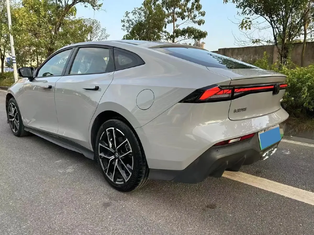 2024 ChangAn UNI-V iDD 1.5L 110HP L4 E-CVT PHEV 18.99KWH,autocango,china used car exporter,china ev exporter,chinese used car exporter,chinese used ev exporter