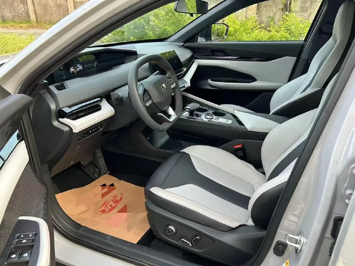 2024 ChangAn UNI-V iDD 1.5L 110HP L4 E-CVT PHEV 18.99KWH,autocango,china used car exporter,china ev exporter,chinese used car exporter,chinese used ev exporter