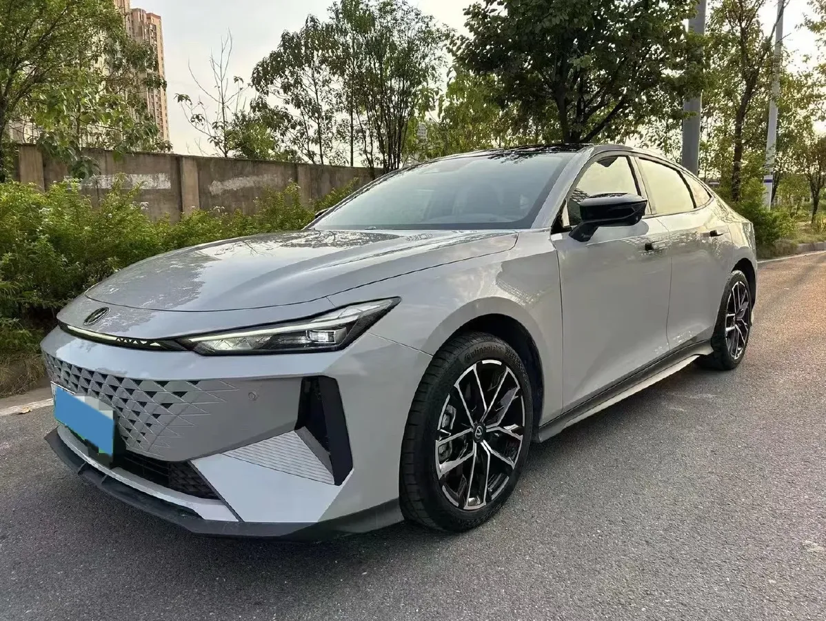 2024 ChangAn UNI-V iDD 1.5L 110HP L4 E-CVT PHEV 18.99KWH,autocango,china used car exporter,china ev exporter,chinese used car exporter,chinese used ev exporter