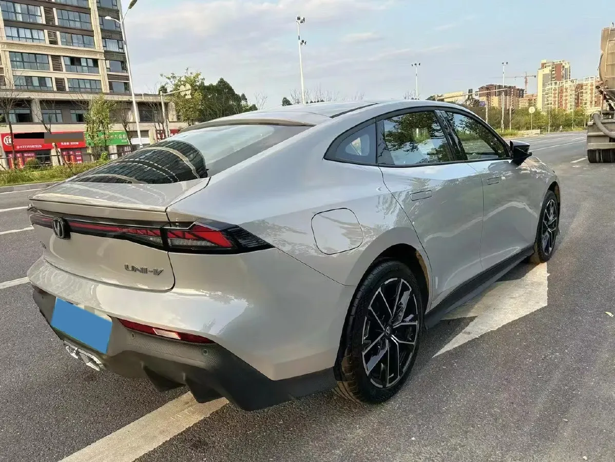 2024 ChangAn UNI-V iDD 1.5L 110HP L4 E-CVT PHEV 18.99KWH,autocango,china used car exporter,china ev exporter,chinese used car exporter,chinese used ev exporter