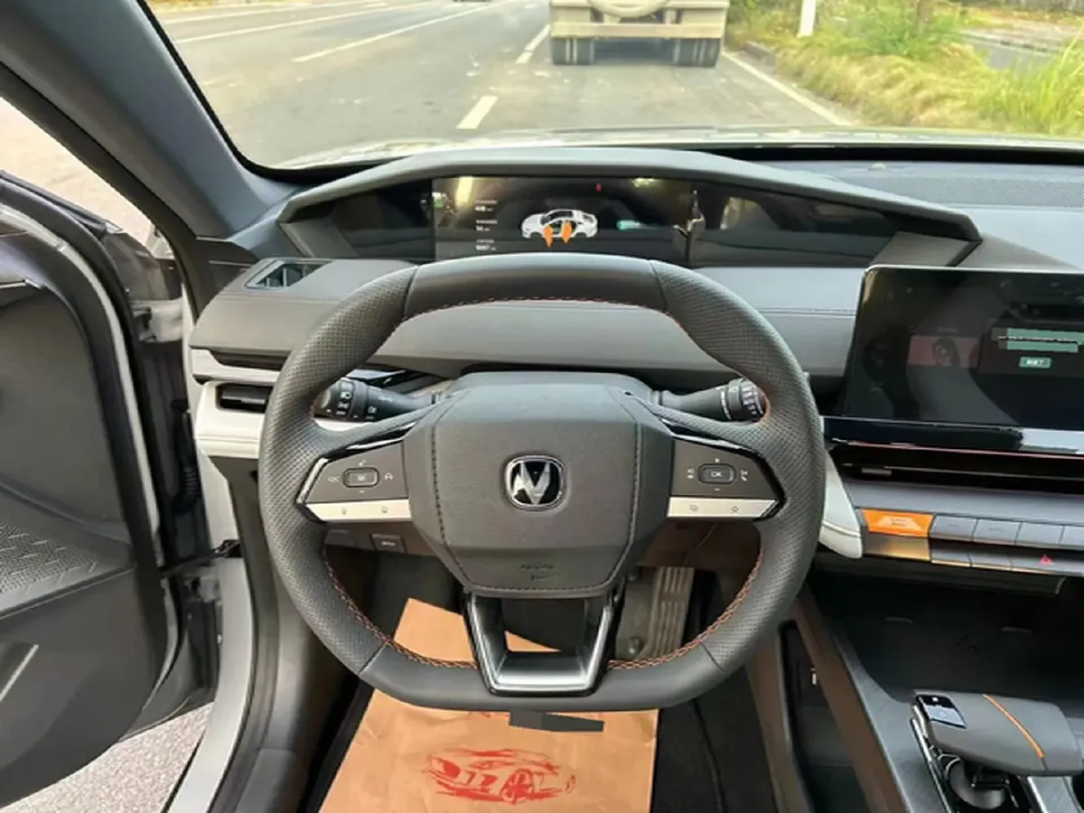 2024 ChangAn UNI-V iDD 1.5L 110HP L4 E-CVT PHEV 18.99KWH,autocango,china used car exporter,china ev exporter,chinese used car exporter,chinese used ev exporter