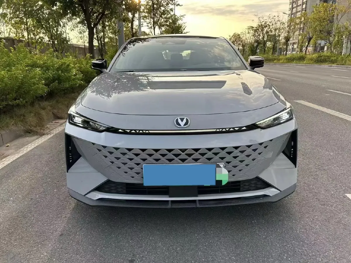 2024 ChangAn UNI-V iDD 1.5L 110HP L4 E-CVT PHEV 18.99KWH,autocango,china used car exporter,china ev exporter,chinese used car exporter,chinese used ev exporter