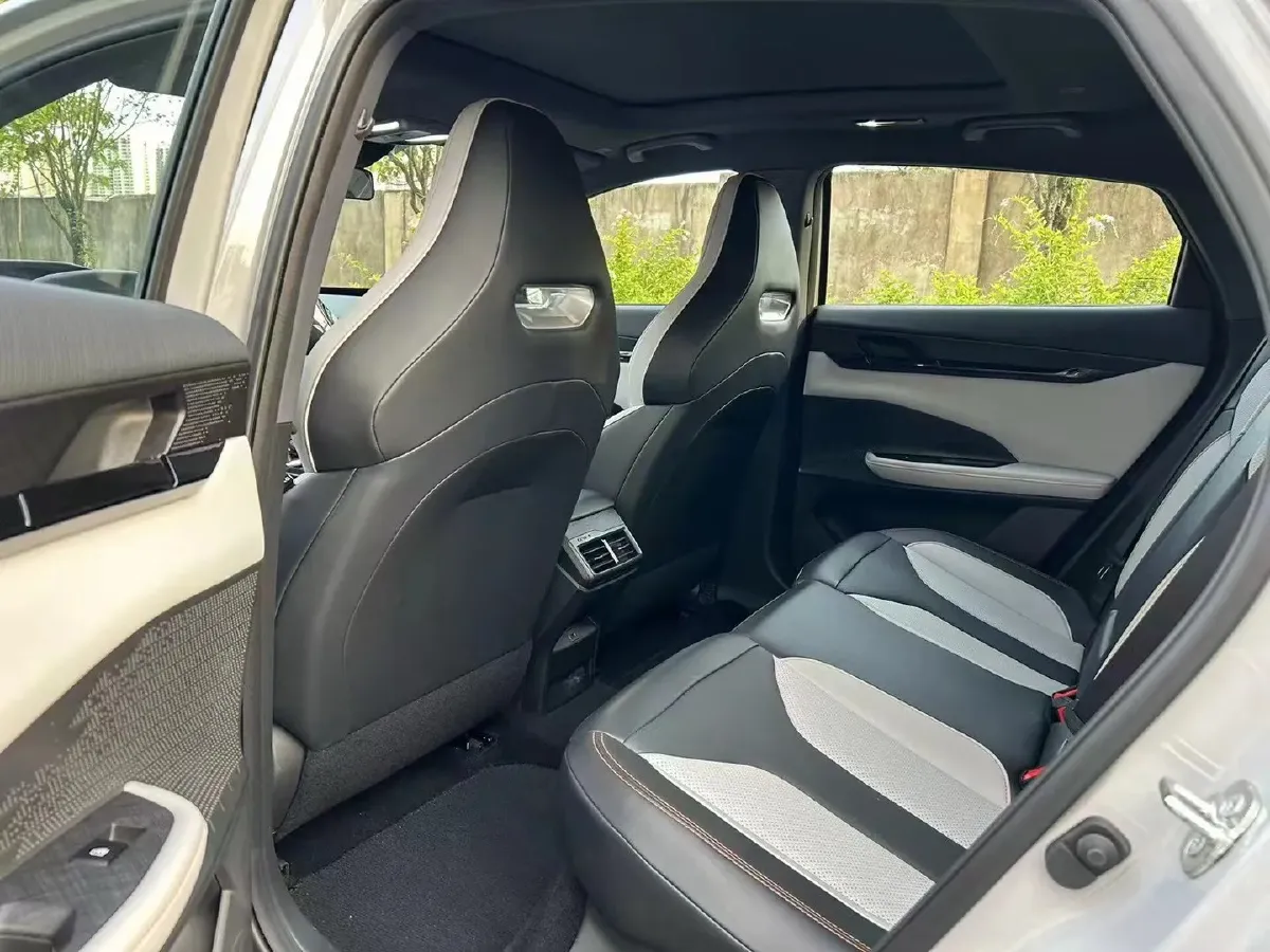 2024 ChangAn UNI-V iDD 1.5L 110HP L4 E-CVT PHEV 18.99KWH,autocango,china used car exporter,china ev exporter,chinese used car exporter,chinese used ev exporter