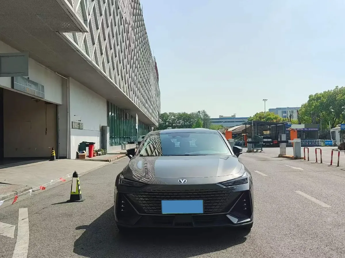 2023 ChangAn UNI-V iDD 1.5T 170HP L4 6TCT PHEV 18.4KWH,autocango,china used car exporter,china ev exporter,chinese used car exporter,chinese used ev exporter