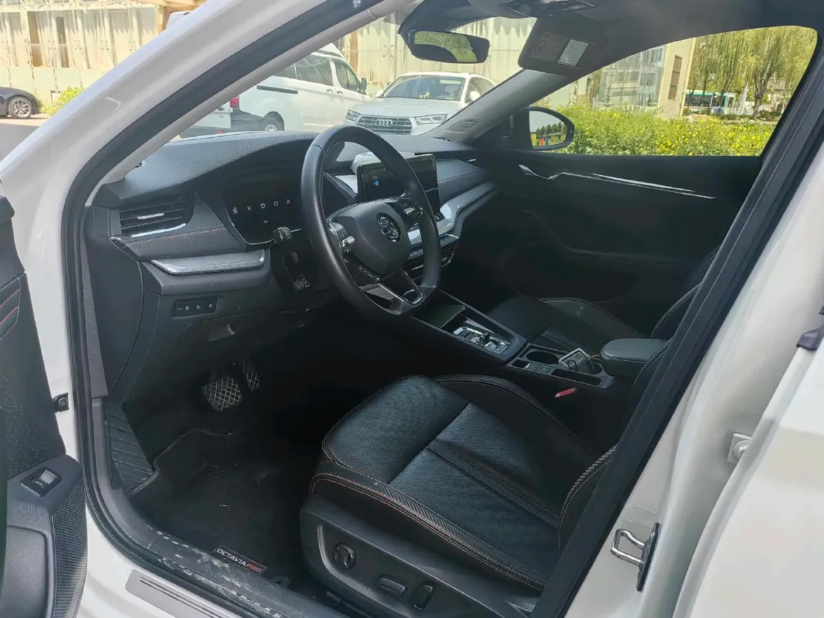 2021 Skoda Octavia 1.4T 150HP L4 7DCT,autocango,china used car exporter,china ev exporter,chinese used car exporter,chinese used ev exporter