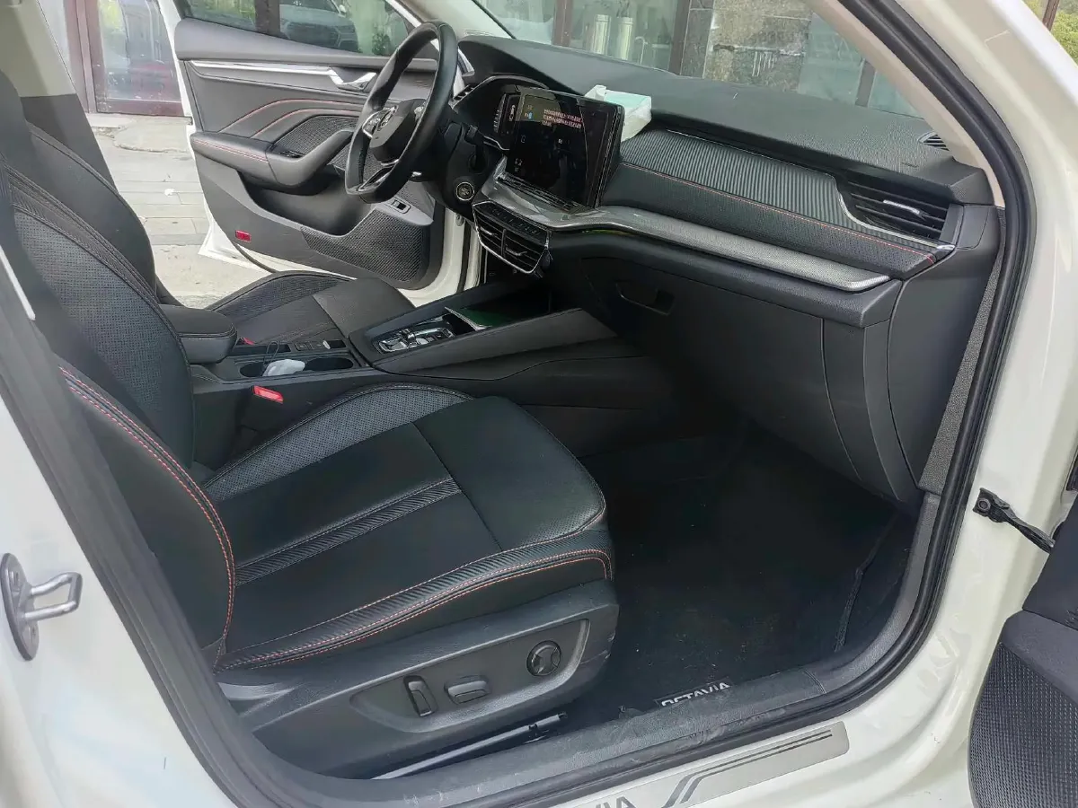 2021 Skoda Octavia 1.4T 150HP L4 7DCT,autocango,china used car exporter,china ev exporter,chinese used car exporter,chinese used ev exporter