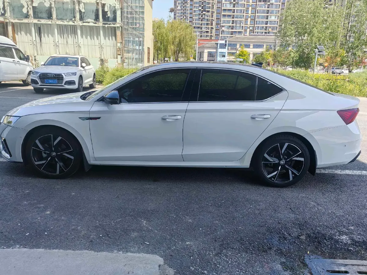 2021 Skoda Octavia 1.4T 150HP L4 7DCT,autocango,china used car exporter,china ev exporter,chinese used car exporter,chinese used ev exporter