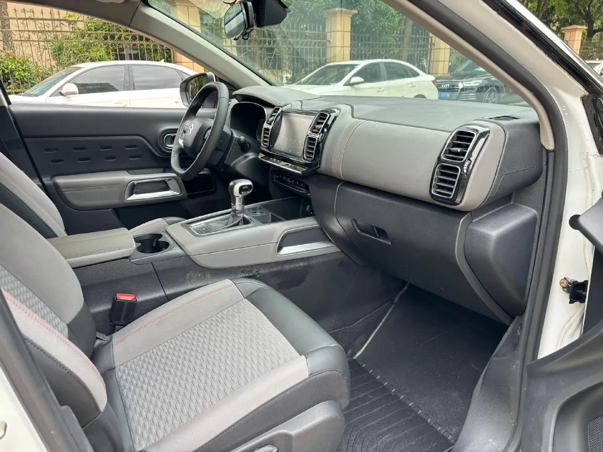 2017 Citroen C5 Aircross 1.6T 167HP L4 6AT,autocango,china used car exporter,china ev exporter,chinese used car exporter,chinese used ev exporter