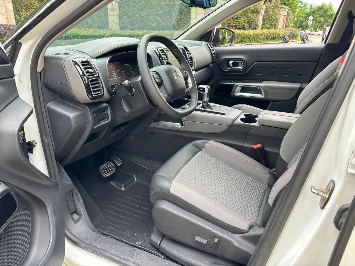 2017 Citroen C5 Aircross 1.6T 167HP L4 6AT,autocango,china used car exporter,china ev exporter,chinese used car exporter,chinese used ev exporter