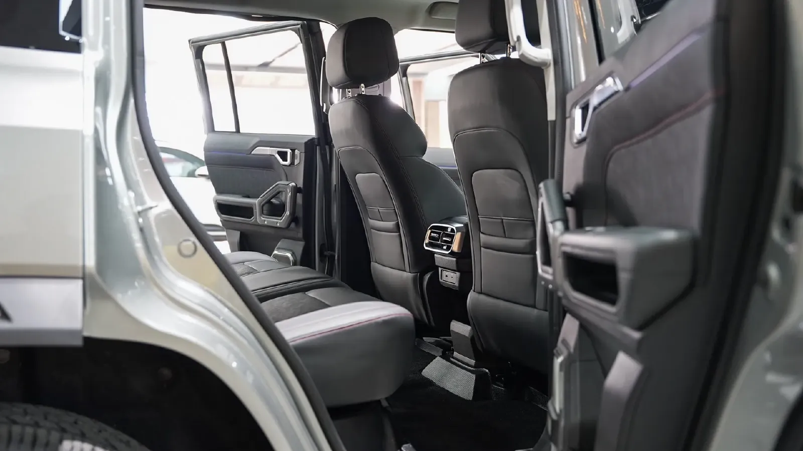 2024 Jetour ShanHai TravellerC-DM 1.5T 156HP L4 3DHT PHEV 43.24KWH,autocango,china used car exporter,china ev exporter,chinese used car exporter,chinese used ev exporter