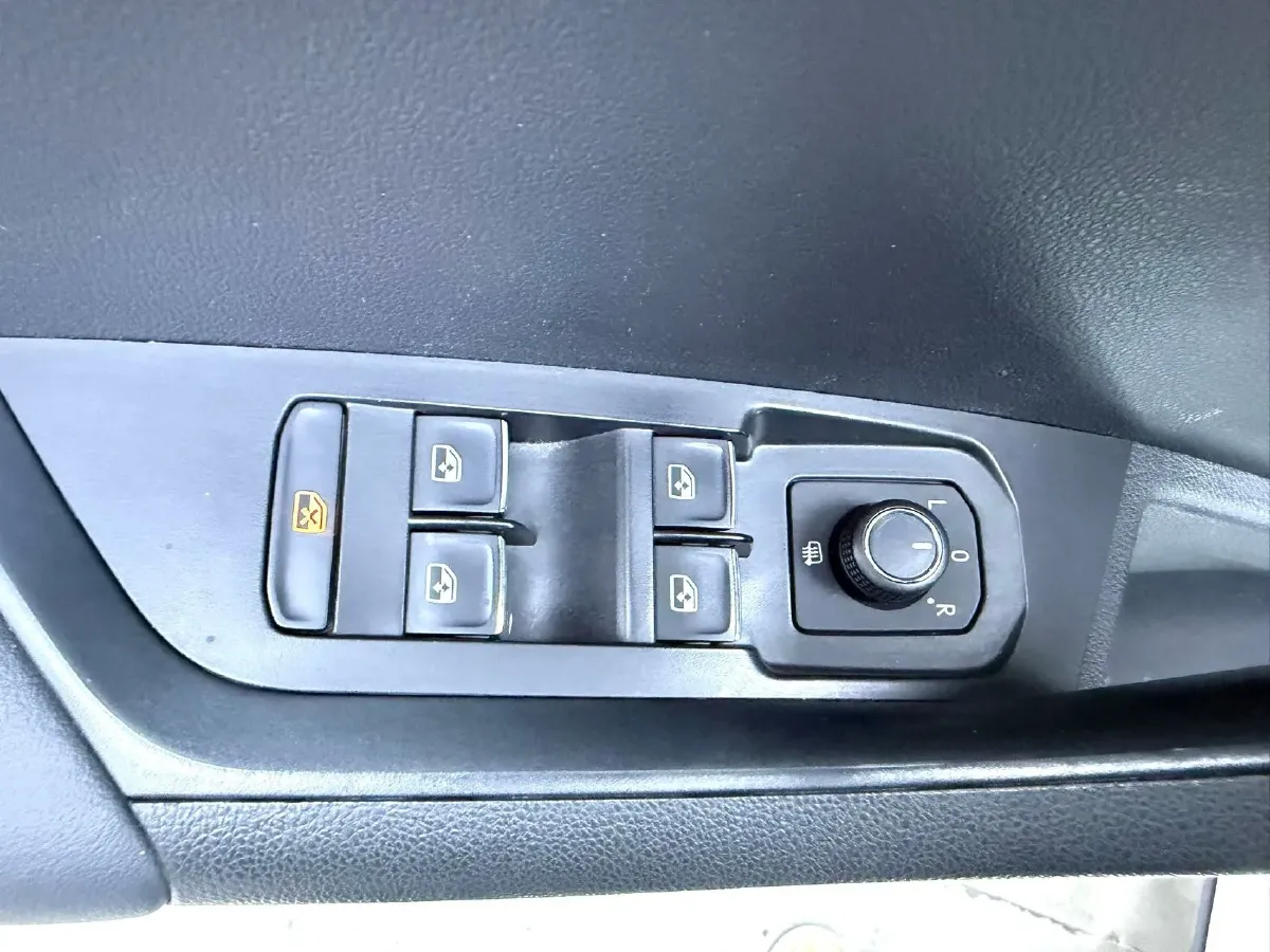 2021 Skoda Karoq 1.4T 150HP L4 7DCT,autocango,china used car exporter,china ev exporter,chinese used car exporter,chinese used ev exporter