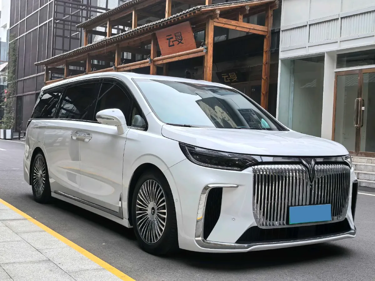 2025 Voyah Dream 1.5T 150HP L4 PHEV 41.7KWH,autocango,china used car exporter,china ev exporter,chinese used car exporter,chinese used ev exporter