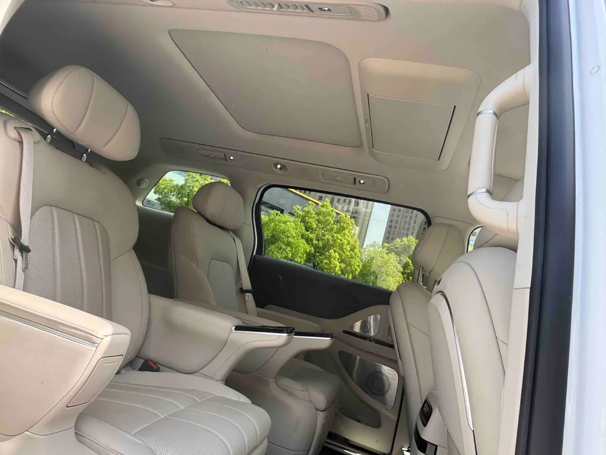 2025 Voyah Dream 1.5T 150HP L4 PHEV 41.7KWH,autocango,china used car exporter,china ev exporter,chinese used car exporter,chinese used ev exporter