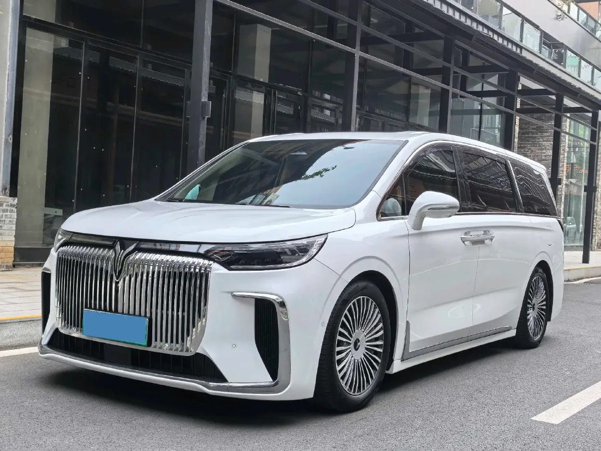 2025 Voyah Dream 1.5T 150HP L4 PHEV 41.7KWH,autocango,china used car exporter,china ev exporter,chinese used car exporter,chinese used ev exporter