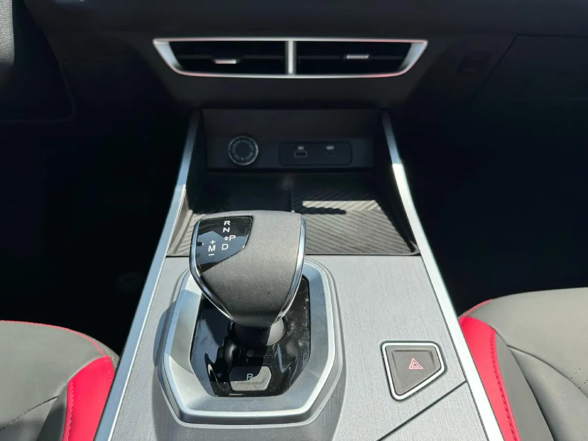 2024 Jetour DASHING 1.5T 156HP L4 6DCT,autocango,china used car exporter,china ev exporter,chinese used car exporter,chinese used ev exporter