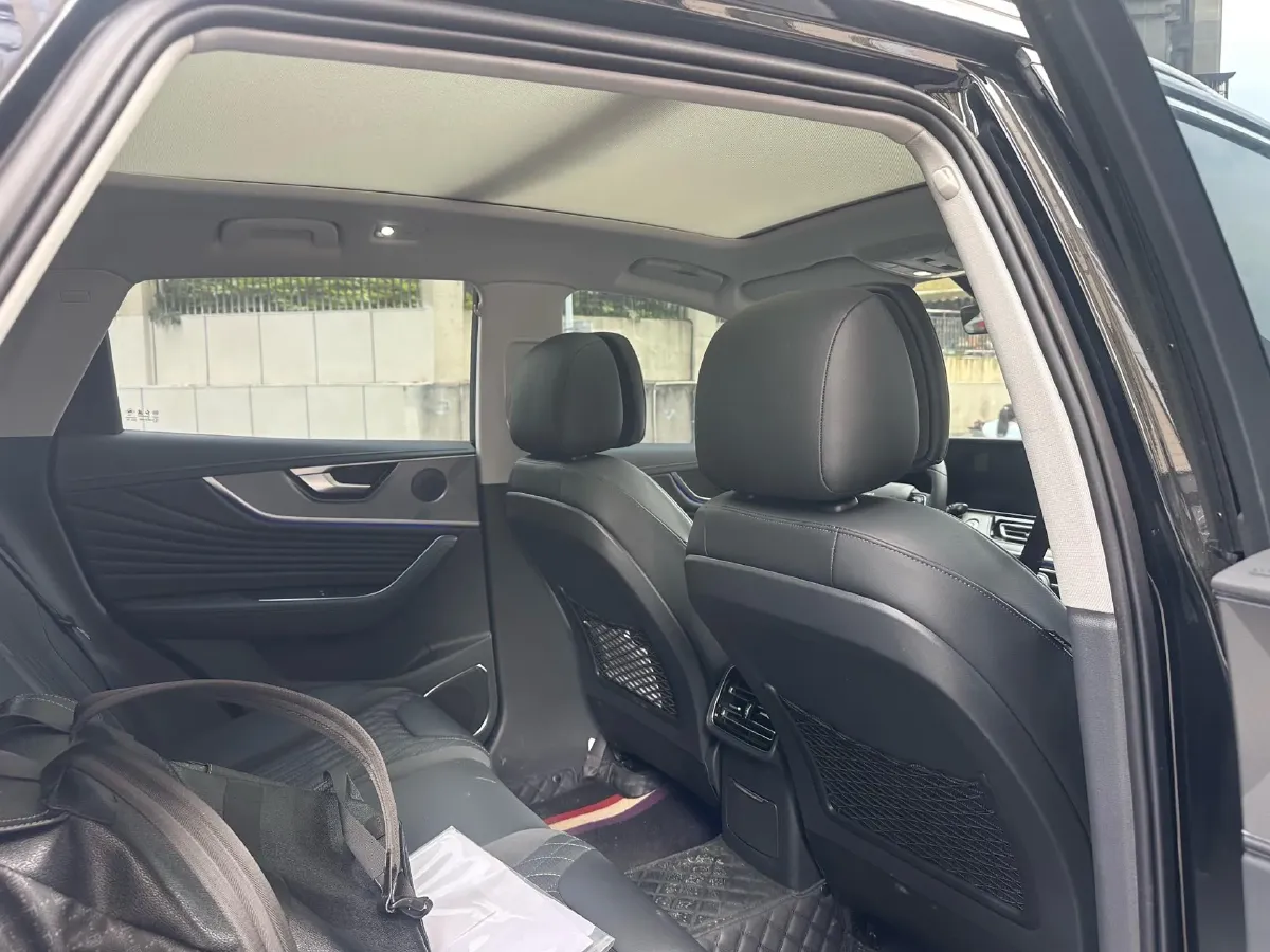 2023 HongQi HS5 2.0T 252HP L4 8AT,autocango,china used car exporter,china ev exporter,chinese used car exporter,chinese used ev exporter