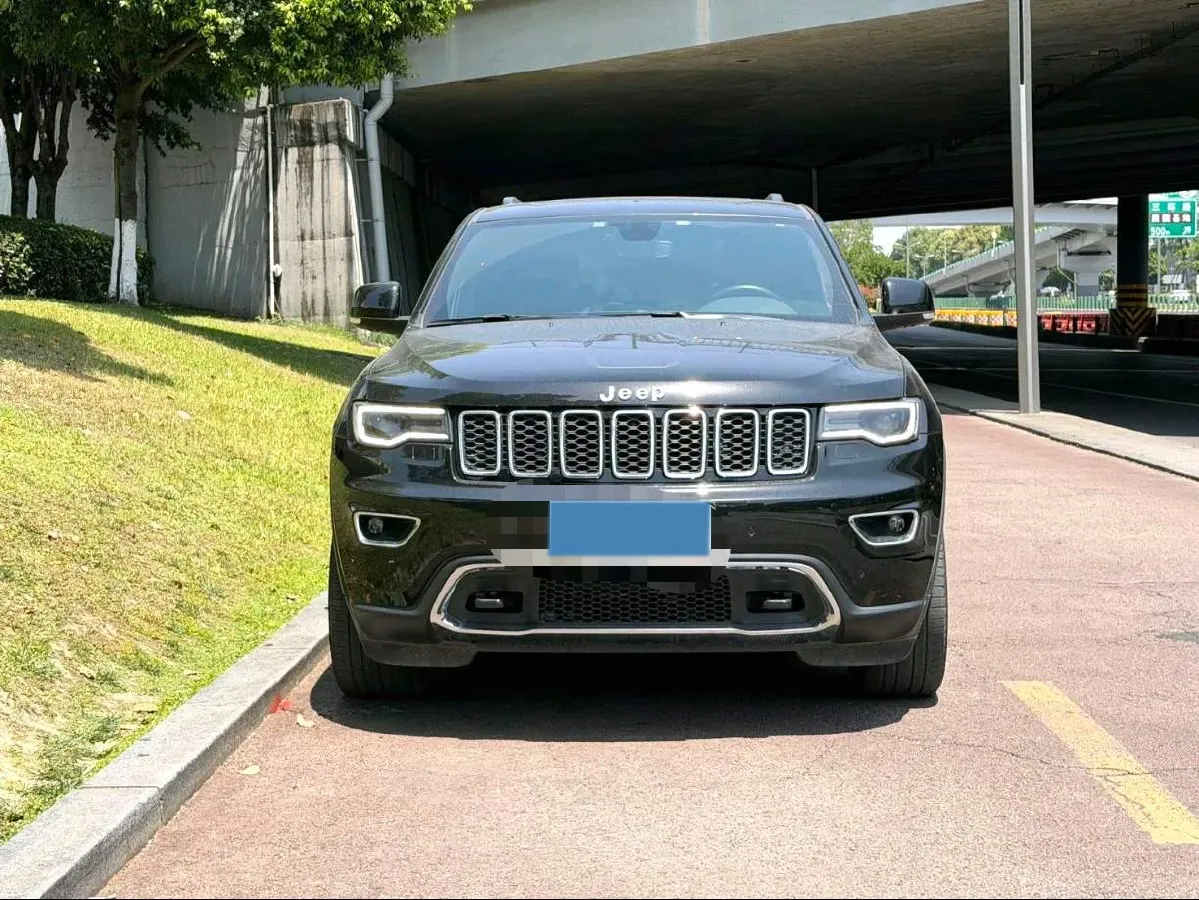 2020 Jeep Grand Cherokee 3.0L 234HP V6 8AT,autocango,china used car exporter,china ev exporter,chinese used car exporter,chinese used ev exporter
