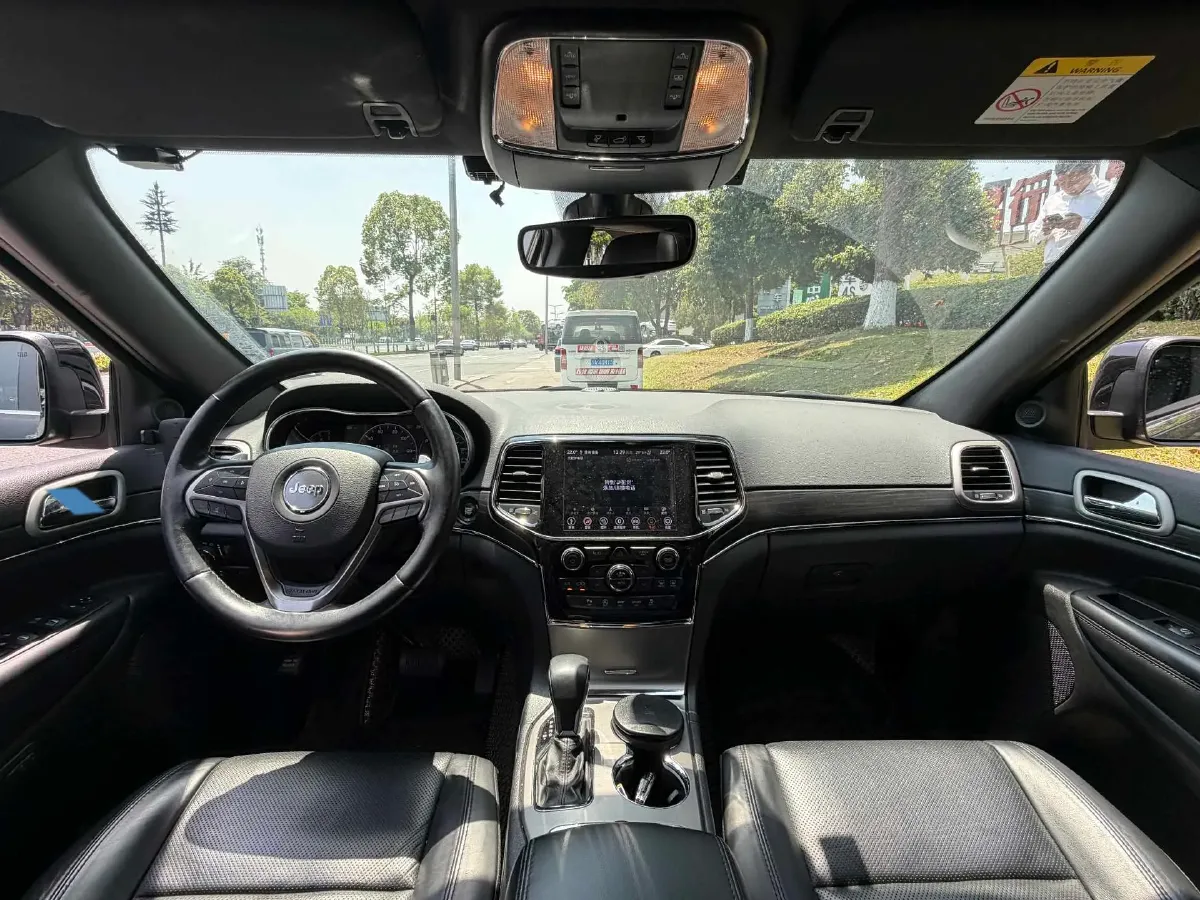 2020 Jeep Grand Cherokee 3.0L 234HP V6 8AT,autocango,china used car exporter,china ev exporter,chinese used car exporter,chinese used ev exporter