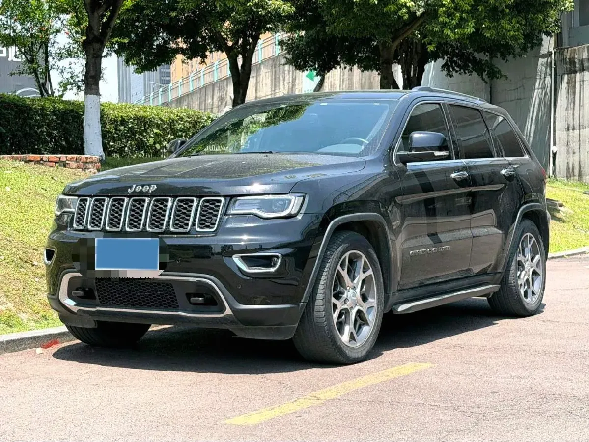 2020 Jeep Grand Cherokee 3.0L 234HP V6 8AT,autocango,china used car exporter,china ev exporter,chinese used car exporter,chinese used ev exporter