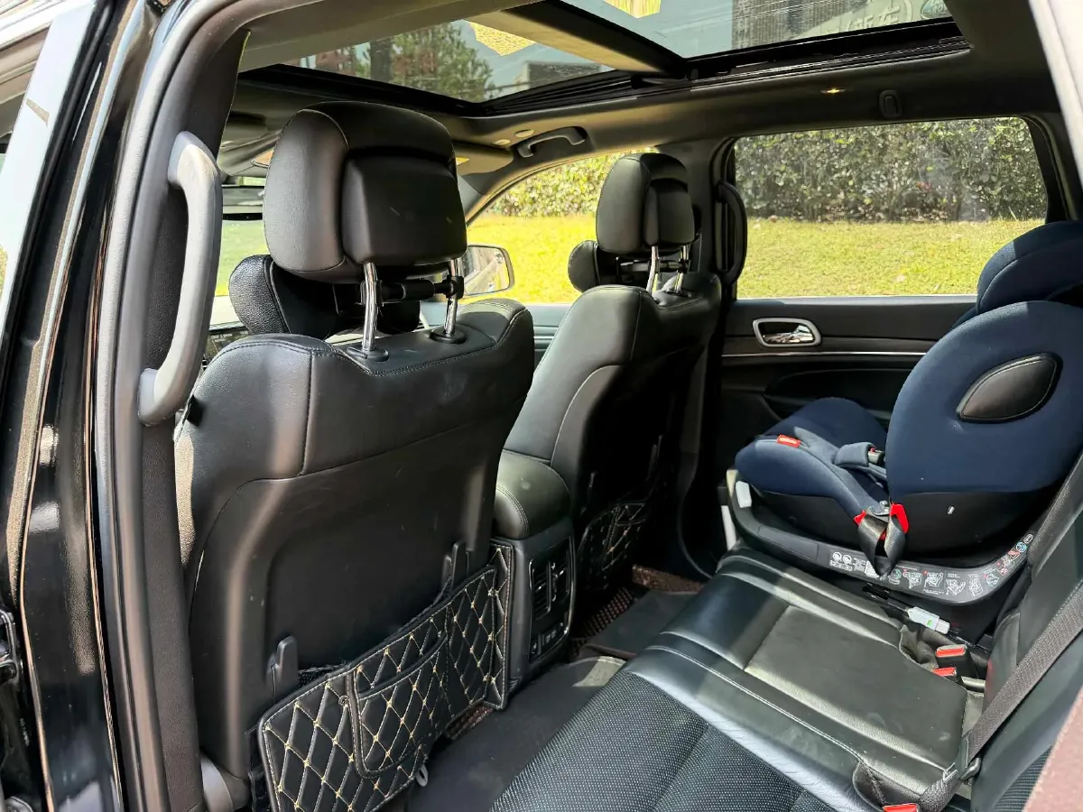 2020 Jeep Grand Cherokee 3.0L 234HP V6 8AT,autocango,china used car exporter,china ev exporter,chinese used car exporter,chinese used ev exporter