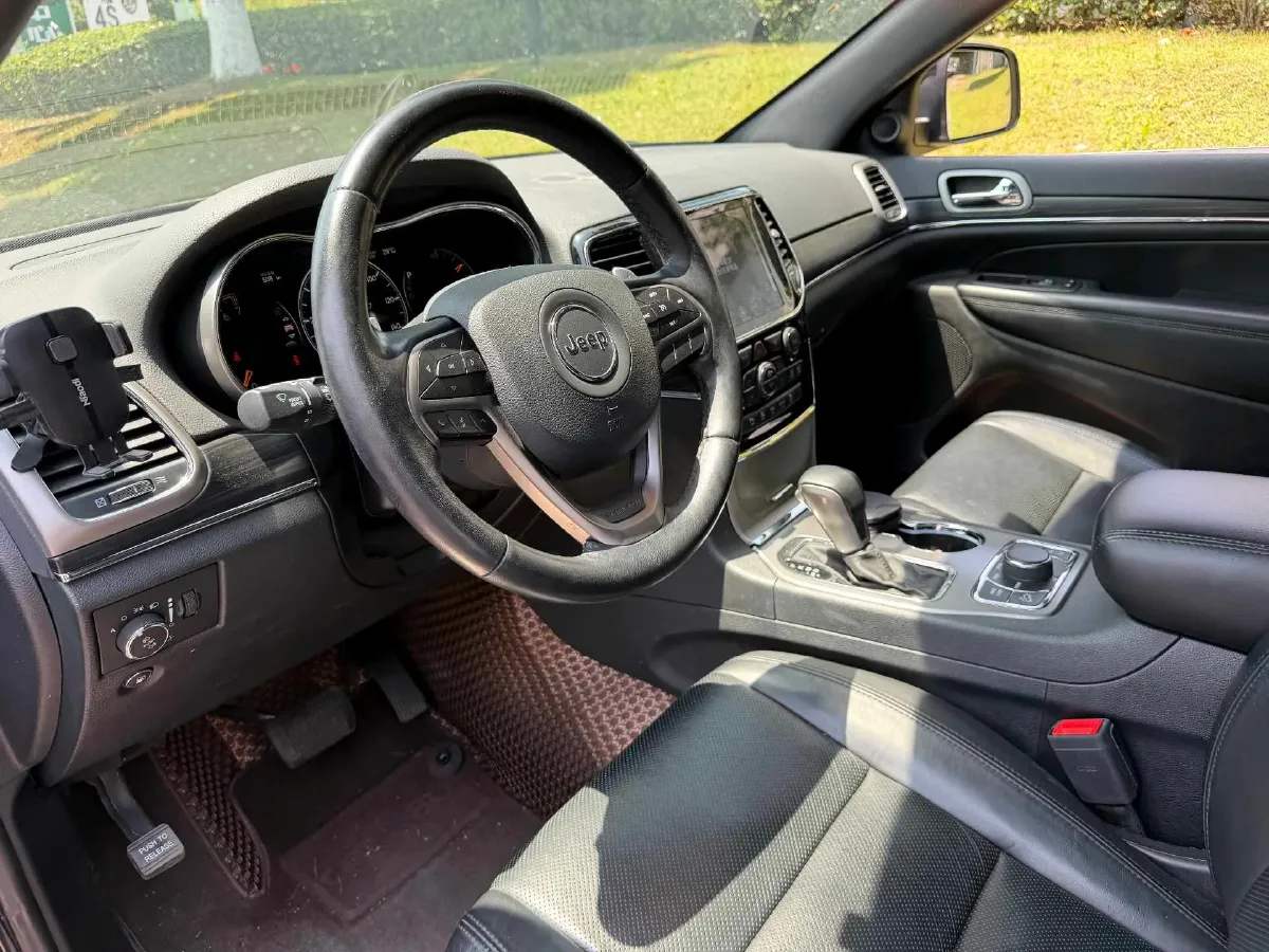 2020 Jeep Grand Cherokee 3.0L 234HP V6 8AT,autocango,china used car exporter,china ev exporter,chinese used car exporter,chinese used ev exporter