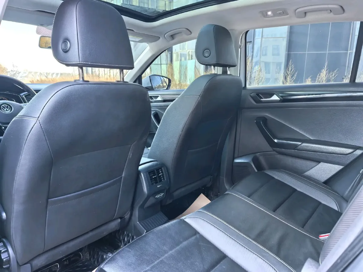 2021 Volkswagen T-Roc 1.4T 150HP L4 7DCT,autocango,china used car exporter,china ev exporter,chinese used car exporter,chinese used ev exporter