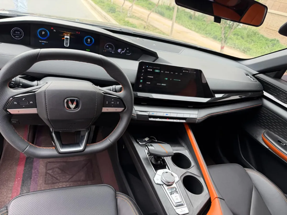 2023 ChangAn UNI-V iDD 1.5T 170HP L4 6TCT PHEV 18.4KWH,autocango,china used car exporter,china ev exporter,chinese used car exporter,chinese used ev exporter